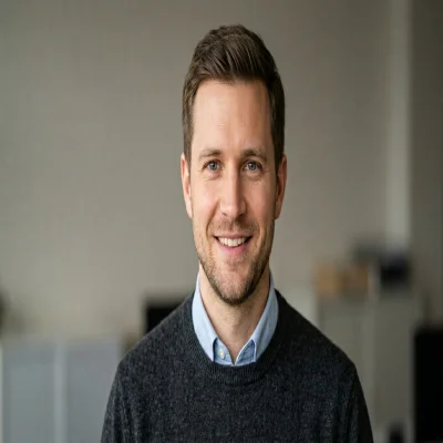 Porträt Jonas Weiß, Analyst für Schadenprozesse, 400x400 Pixel